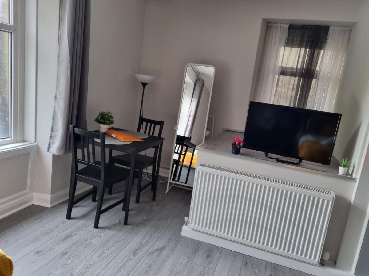 Grey Stone Studio Apartments ฮาลิแฟกซ์ ภายนอก รูปภาพ